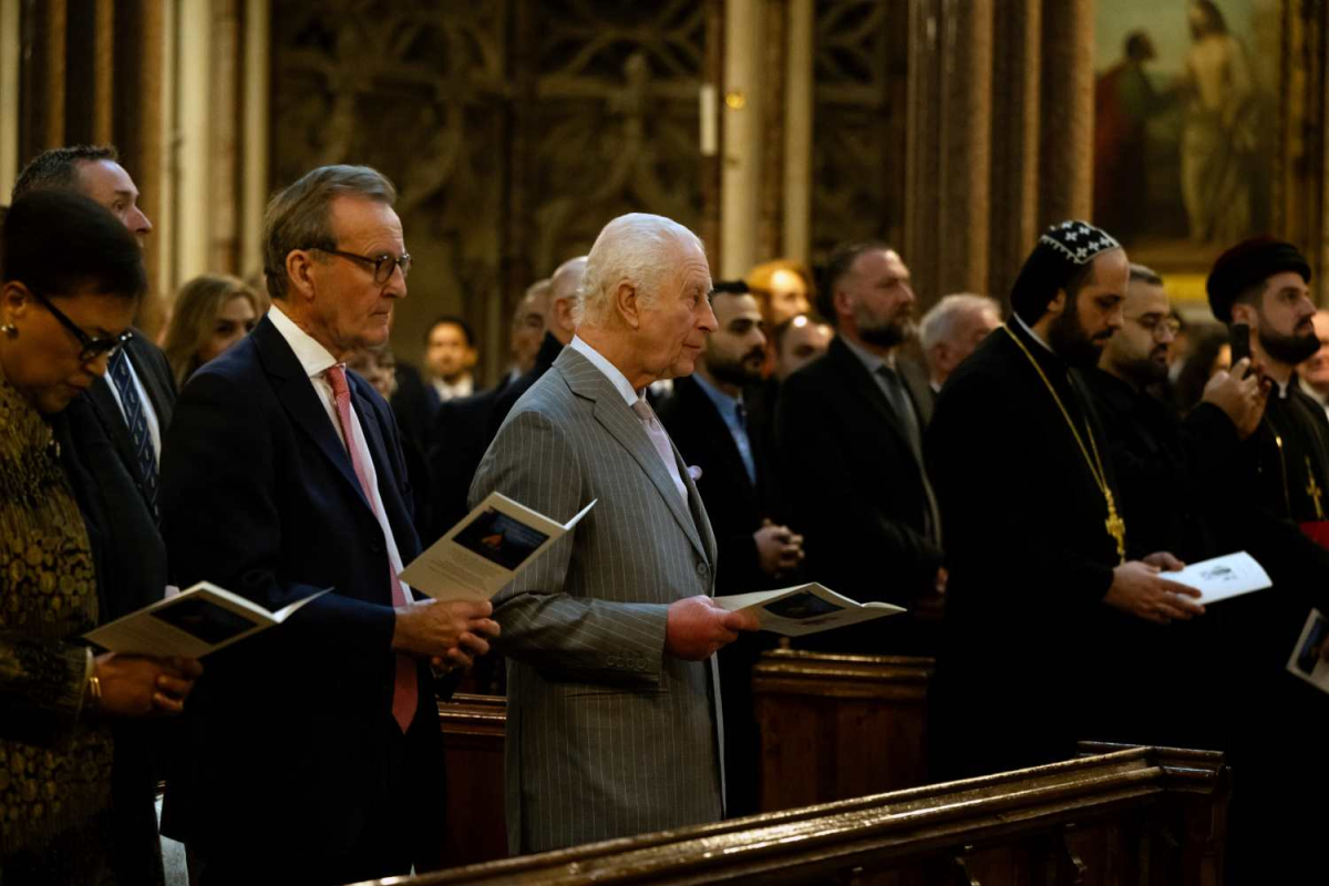 King attends multi-faith Advent service