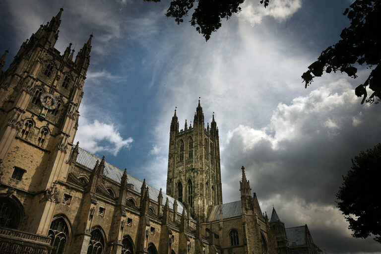 CofE bans non-alcoholic wine, gluten-free bread from communion