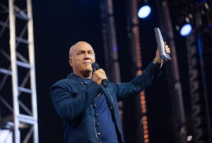 'Ordinary people': Greg Laurie reflects on evangelistic calling