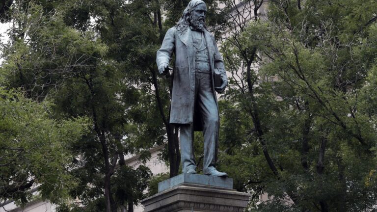 A Confederate general statue toppled in 2020 has been reinstalled : NPR