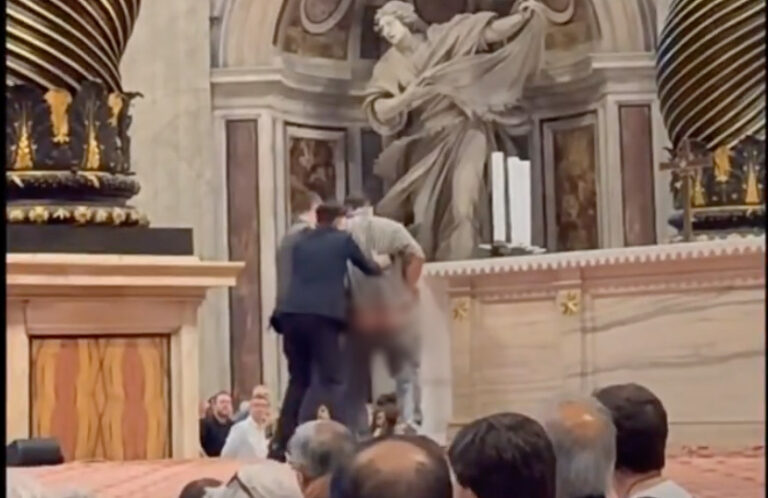 Man pulls down pants to urinate on altar at St. Peter’s Basilica