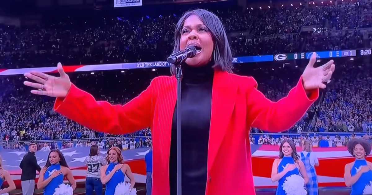 CeCe Winans Delivers Emotional Anthem at Thanksgiving NFL Game.jpg