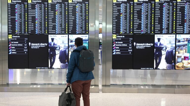 Travel tips for flight cancellations during the government shutdown : NPR