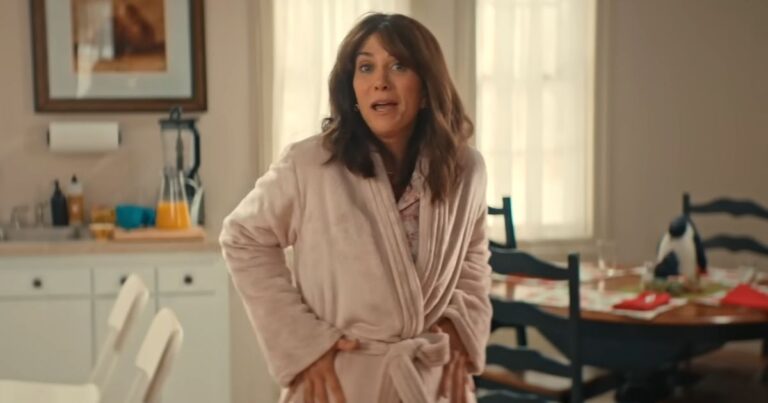 SNL Sketch Highlights Moms' Unseen Holiday Struggles and Sacrifices.jpg