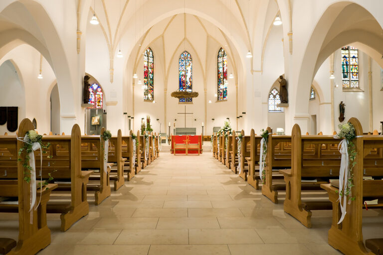 Churches should pay for weddings to promote marriage: study