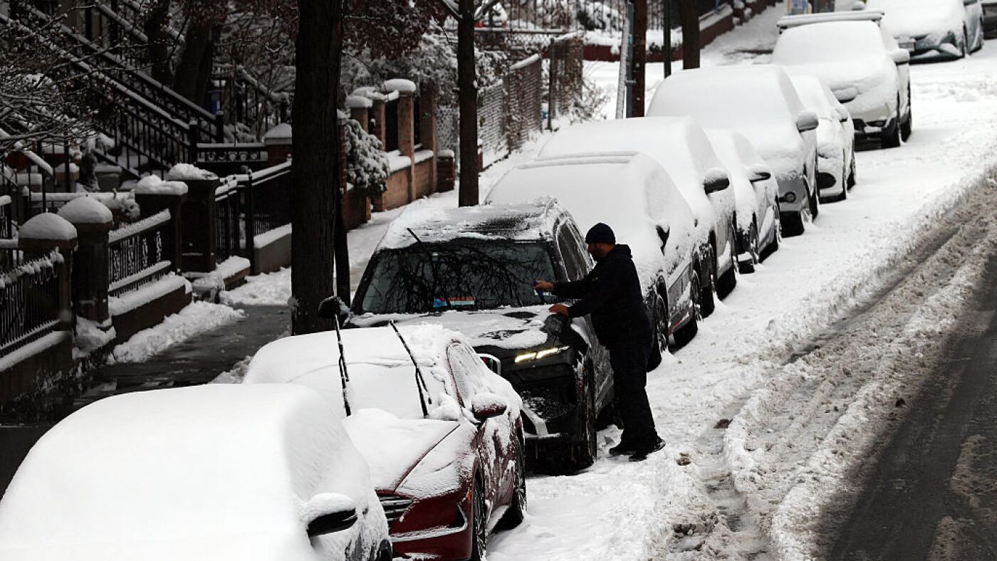 Winter storm brings heavy snow and ice to busy holiday travel weekend : NPR