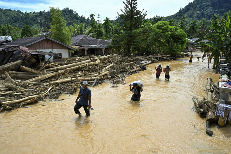 Indonesia flood disaster leaves over 600 dead, hundreds missing