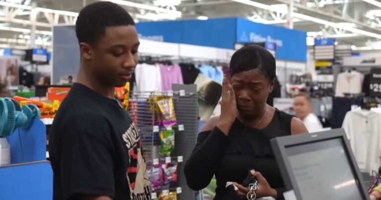 Tampa Students Bring Holiday Joy by Paying for Strangers' Groceries.jpg