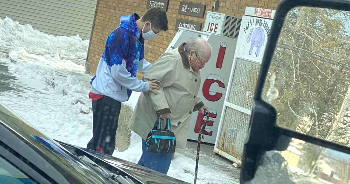 Young Man's Simple Act of Kindness Goes Viral on Social Media.jpeg