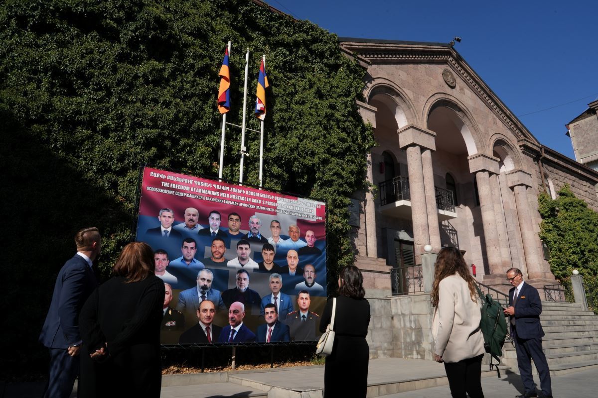 Baku releases Armenian prisoners amid peace negotiations