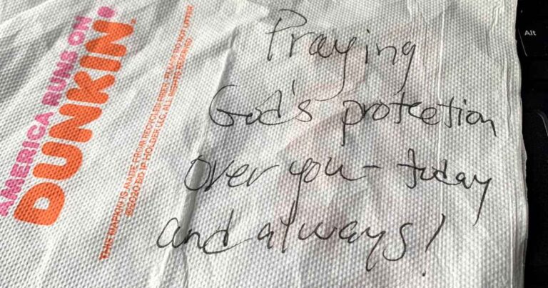 Stranger's Note on Napkin Offers Unexpected Support to Police Officer.jpeg