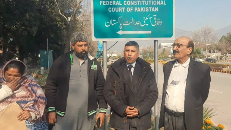 Pakistan court gives Muslim kidnapper custody of Christian girl