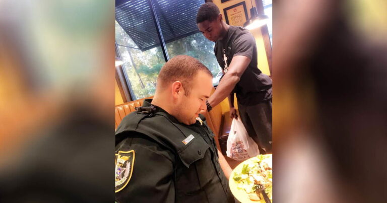 Young man's heartfelt prayer for officer at Florida restaurant inspires many.jpg