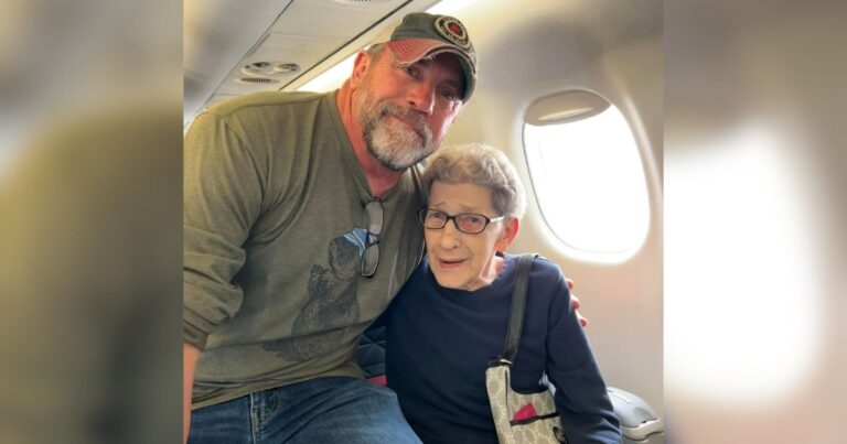 Passenger's Kind Gesture to Elderly Woman Transforms Flight Experience.jpg