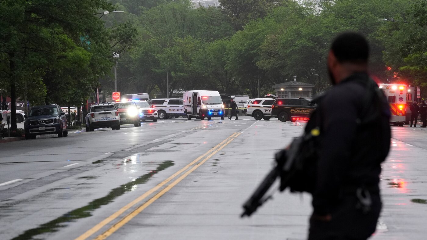 Secret Service shoots person near White House, bystander also shot, law enforcement says : NPR