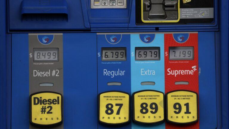 Trump wants to suspend the federal gas tax as prices soar amid war with Iran : NPR