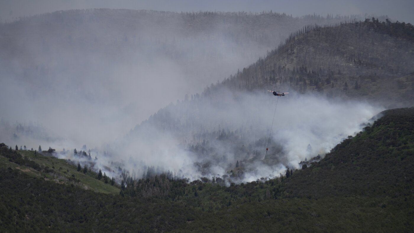 Three firefighters killed on Colorado-Utah border as wildfires intensify : NPR