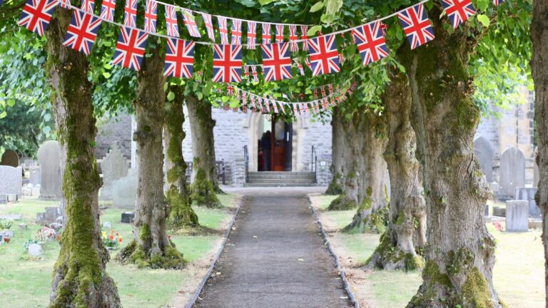Church of England urged to put struggling parishes first in face of 'existential crisis'