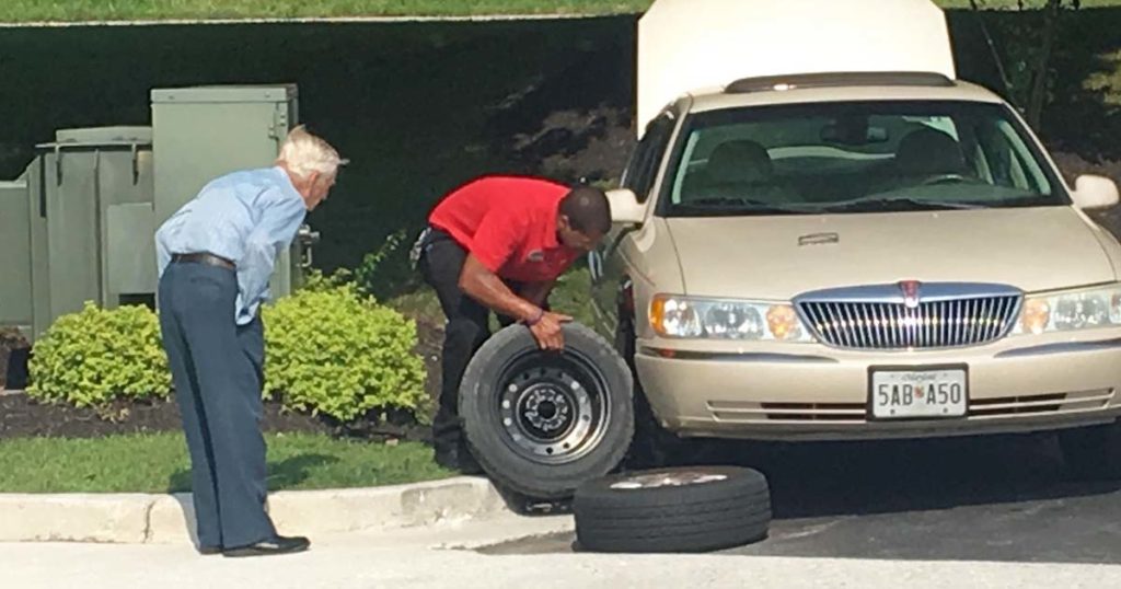 Fast-Food Manager's Kindness Shines in Helping Elderly WWII Veteran.jpg