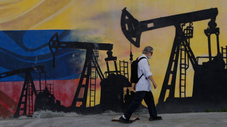 The U.S. Venezuela oil deal won’t lower your gas prices. Here’s what you need to know : NPR