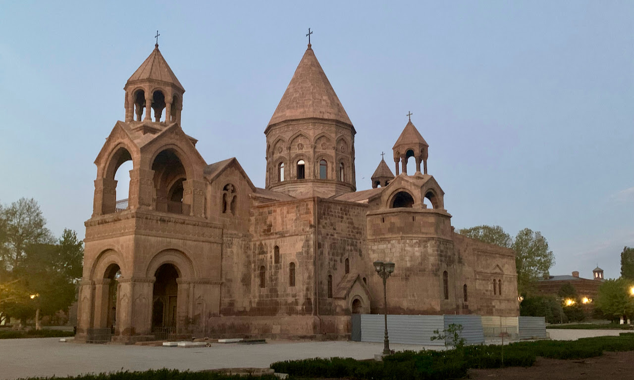 Global church body concerned for Armenian Church amid dispute with state