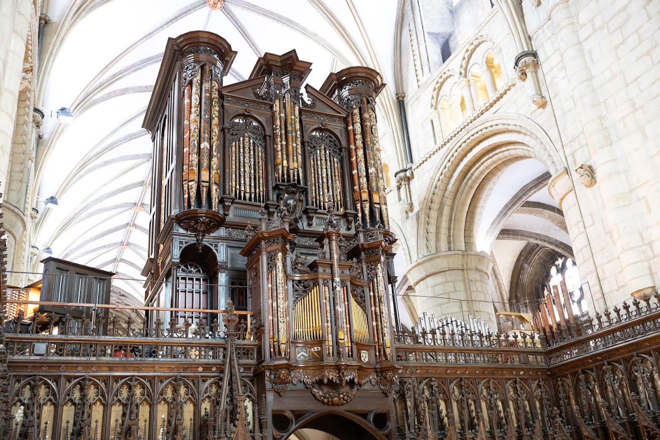 Gloucester Cathedral organ auction to support next generation of musicians