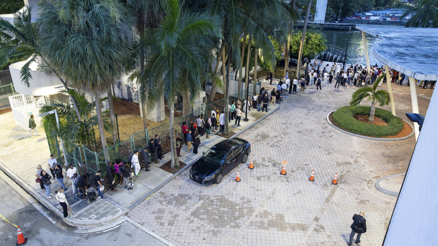 New immigration court tactic leads to huge lines and chaos in Miami : NPR