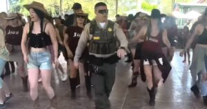 California Sheriff Joins Line Dance, Spreads Joy at Community Event.jpg