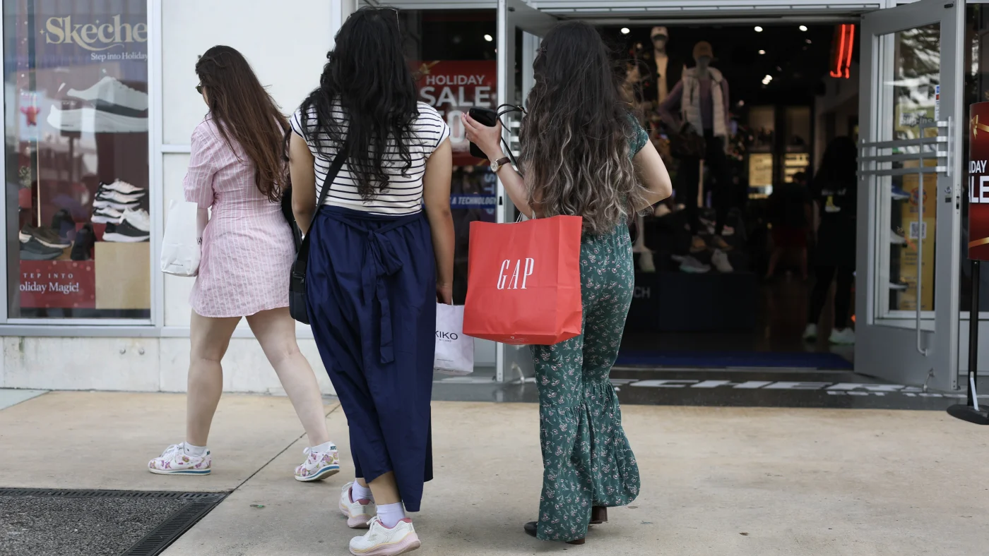 Data shows the U.S. economy is doing well ahead of midterms : NPR
