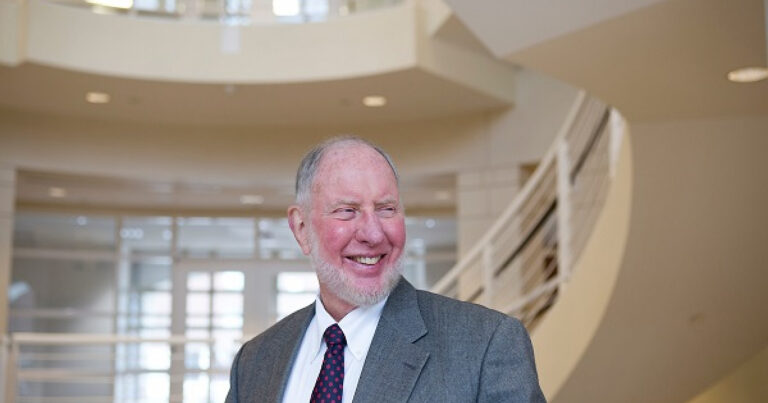 The Upswing: How We Came Together a Century Ago and How We Can Do It Again - Robert Putnam