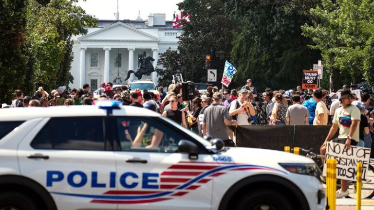 Police and federal agencies scramble to figure out strategy after Trump’s move to declare DC emergency | CNN Politics